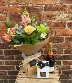 Perfect Trio   Flowers, Champagne, Chocs