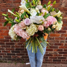 Cheshire Showstopper   Luxury Florist's Choice